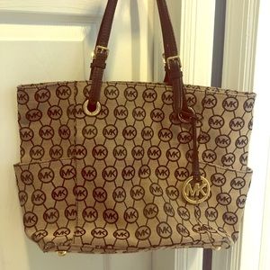 Michael Kors MK bag. Great condition. Barely used